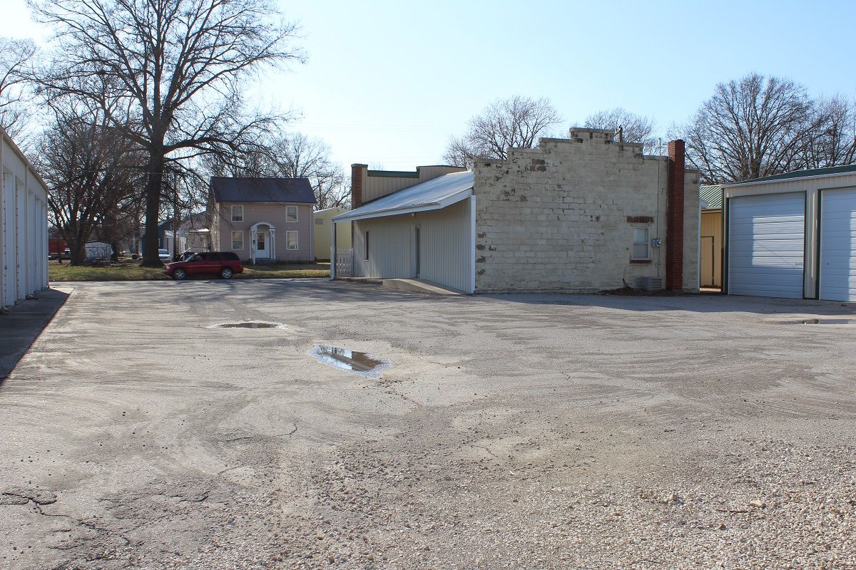 118 N Monroe St, Brookfield, MO 64628
